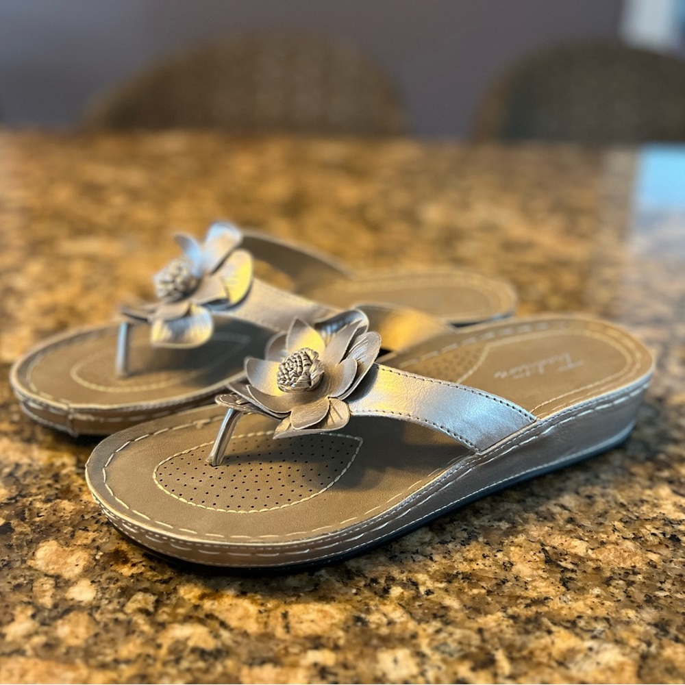 Tradition Sandals - Picture 2 of 7